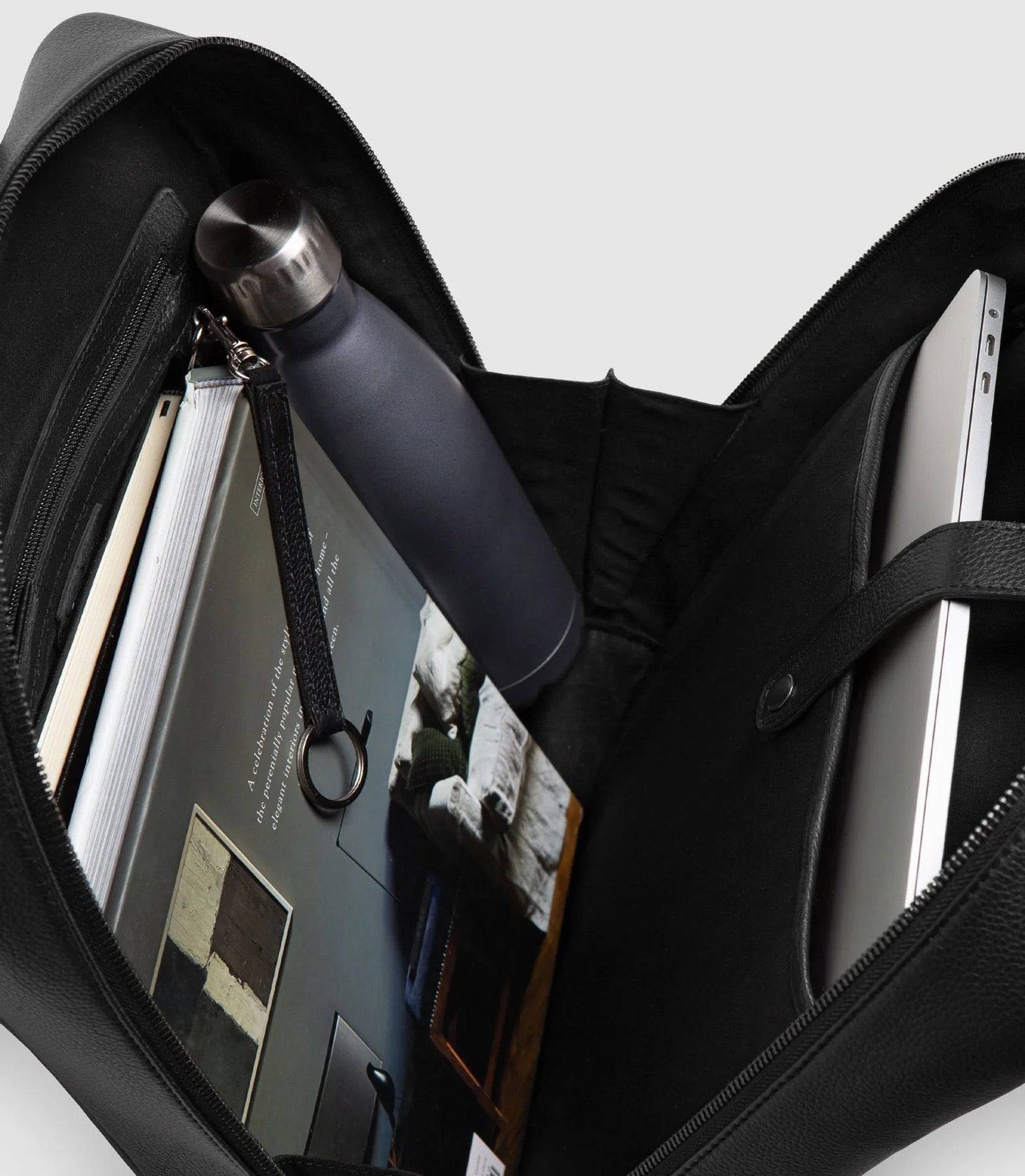 Rucksack VEGA Midnight Black aus feinstem vollnarbigem Nappaleder von PURE Leder-Studio München - HOLE-X