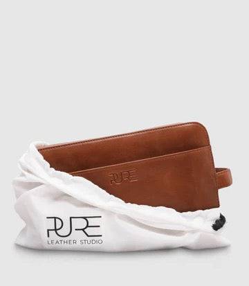 Kulturtasche ATLAS XL Cognac unser großer Kulturbeutel aus Leder von PURE Leder-Studio München - HOLE-X