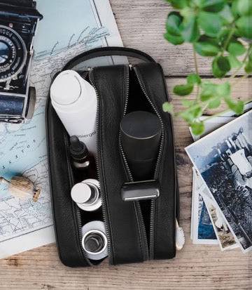 Kulturtasche ATLAS XL Midnight Black unser großer Kulturbeutel aus Leder von PURE Leder-Studio München - HOLE-X