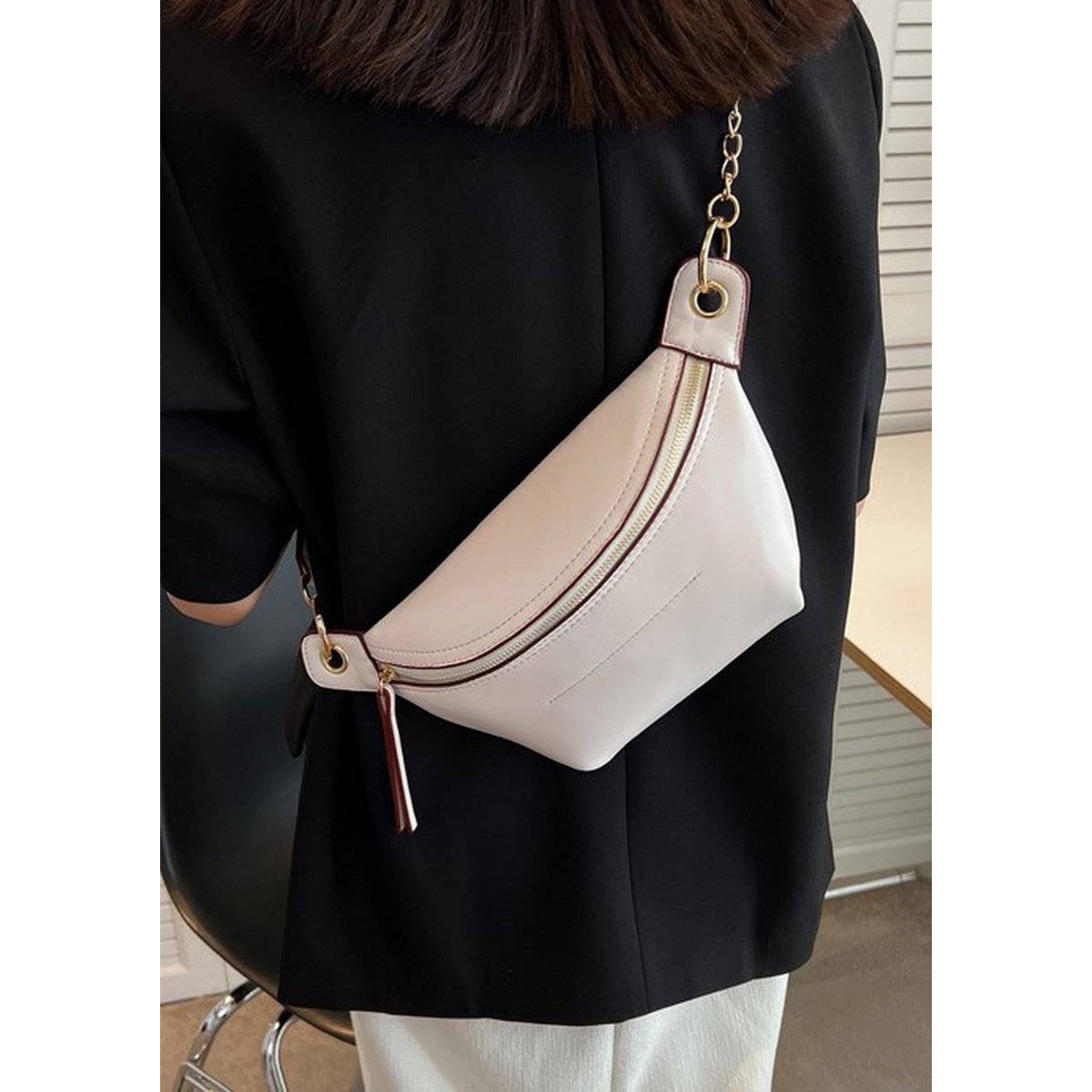 AnBeck Umhängetasche 'Carry it' aus hochwertigem weichem Lederimitat - Crossbody in grün und weiß - HOLE-X-WORLD