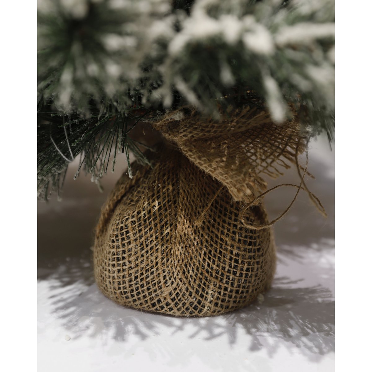 Dinsmore Künstlicher Weihnachtsbaum aus Jute – H60 x Ø50 cm – Frosted Green