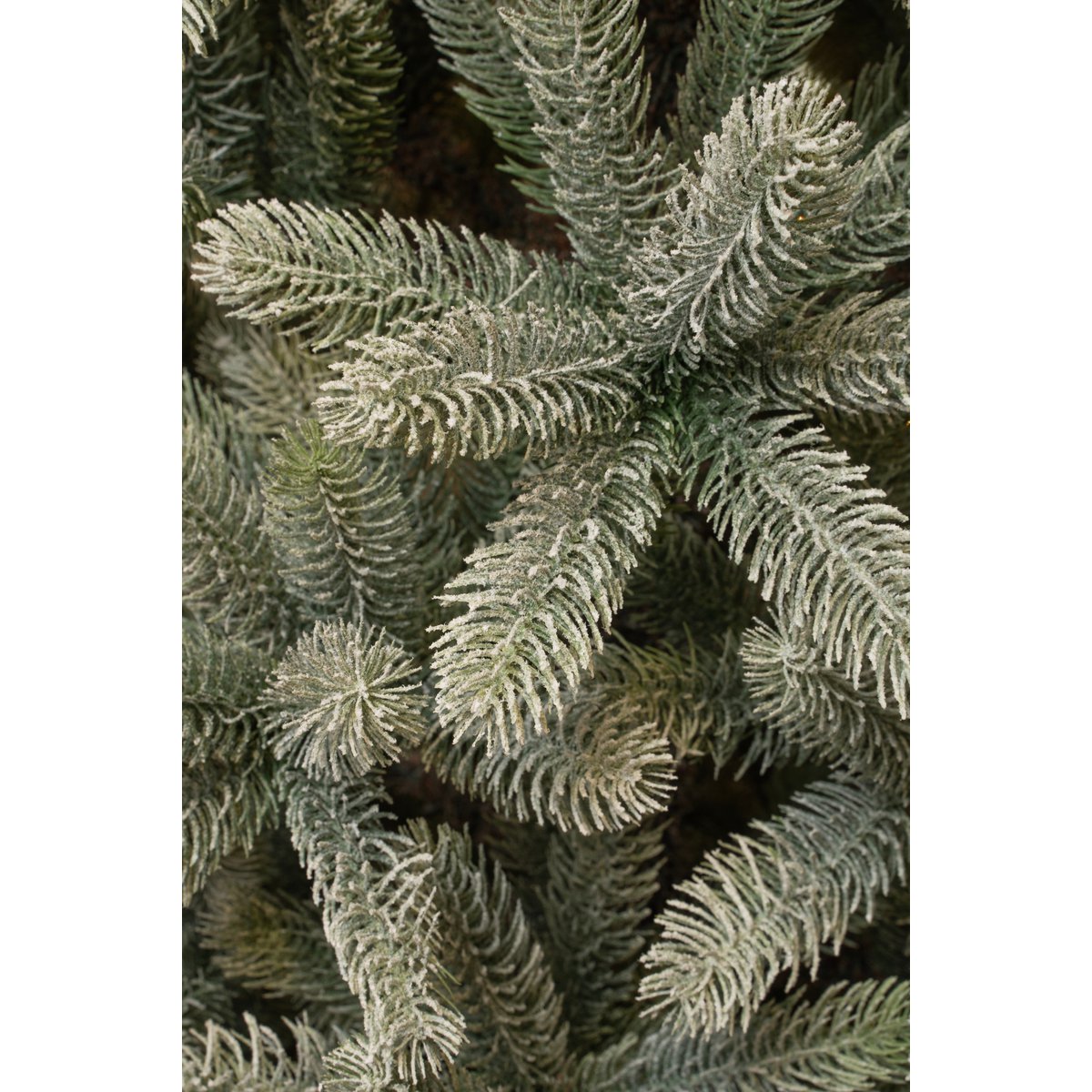 Nagoya Künstlicher Weihnachtsbaum – H120 x Ø79 cm – Grün gefrostet - HOLE-X-WORLD