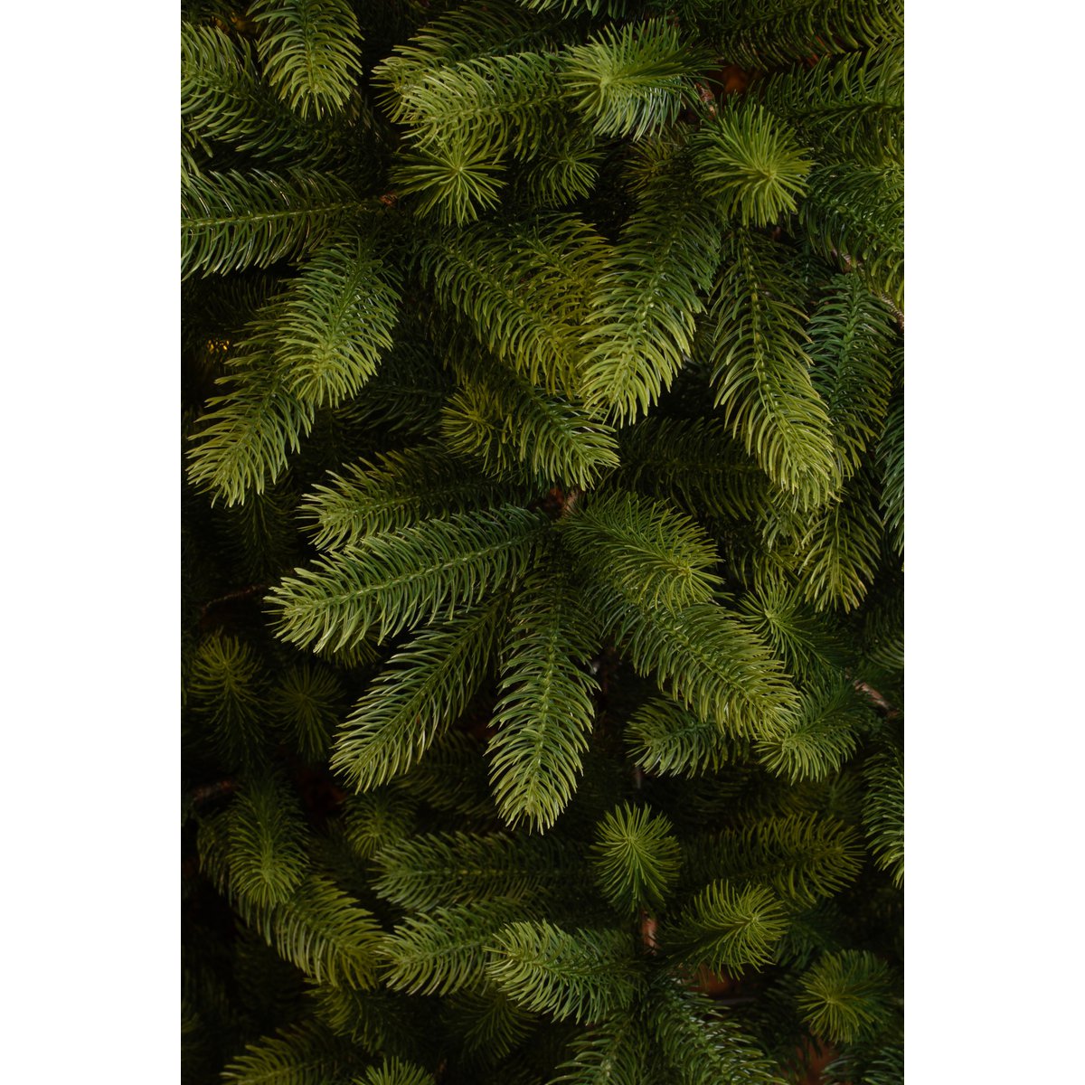 Nagoya Künstlicher Weihnachtsbaum – H240 x Ø138 cm – Grün - HOLE-X-WORLD