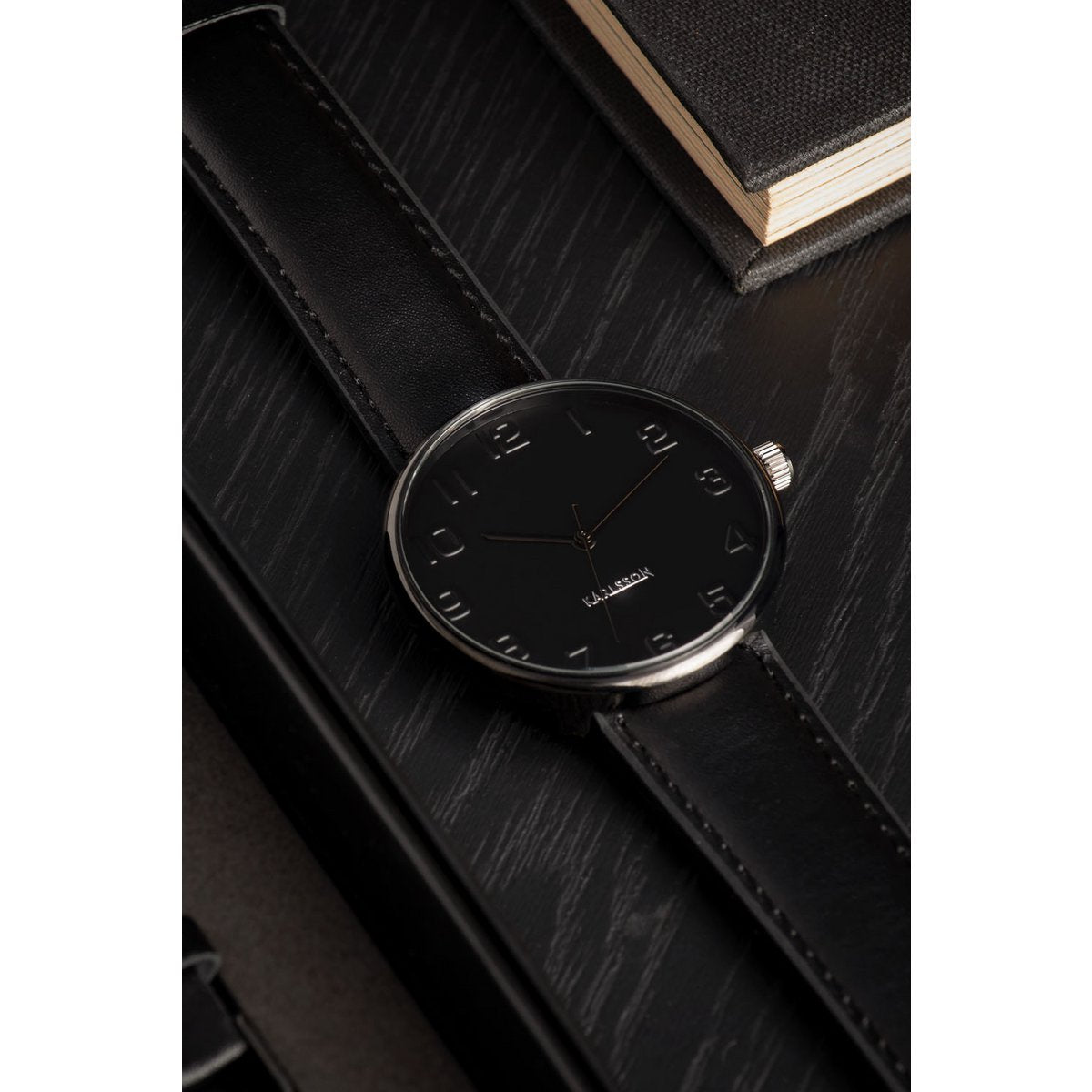 Herrenuhr „Mr. Black Steel“ - passt zu jeder Garderobe! - HOLE-X-WORLD