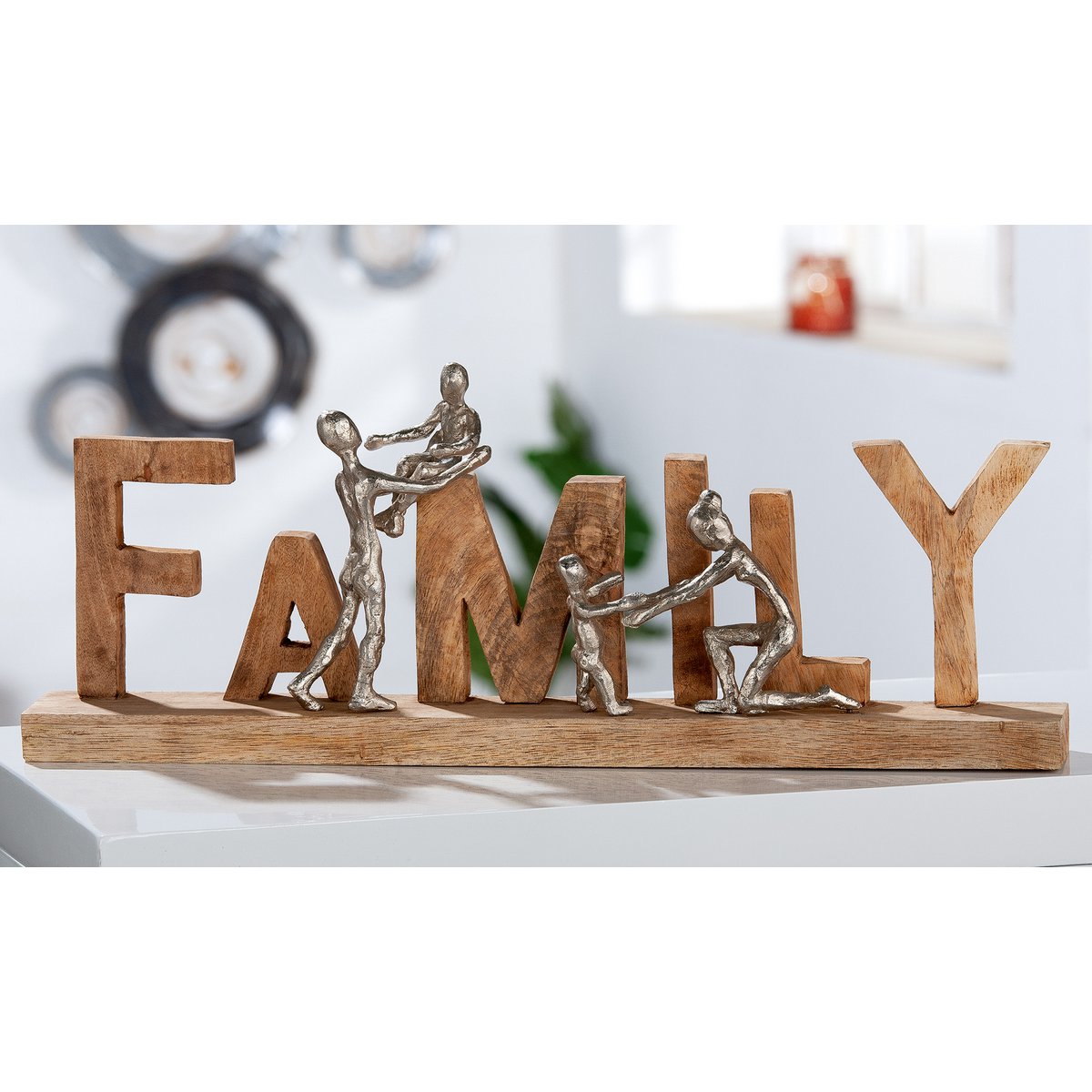 Holz Schriftzug "Family" - HOLE-X-WORLD