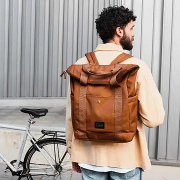 City Bikepack XL V3 - Fahrradtasche und Rucksack - hier als Rucksack in der Farbe braun - HOLE-X