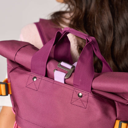 Roll-Top Rucksack aus 100% recyceltem Polyester - Bordeauxviolett