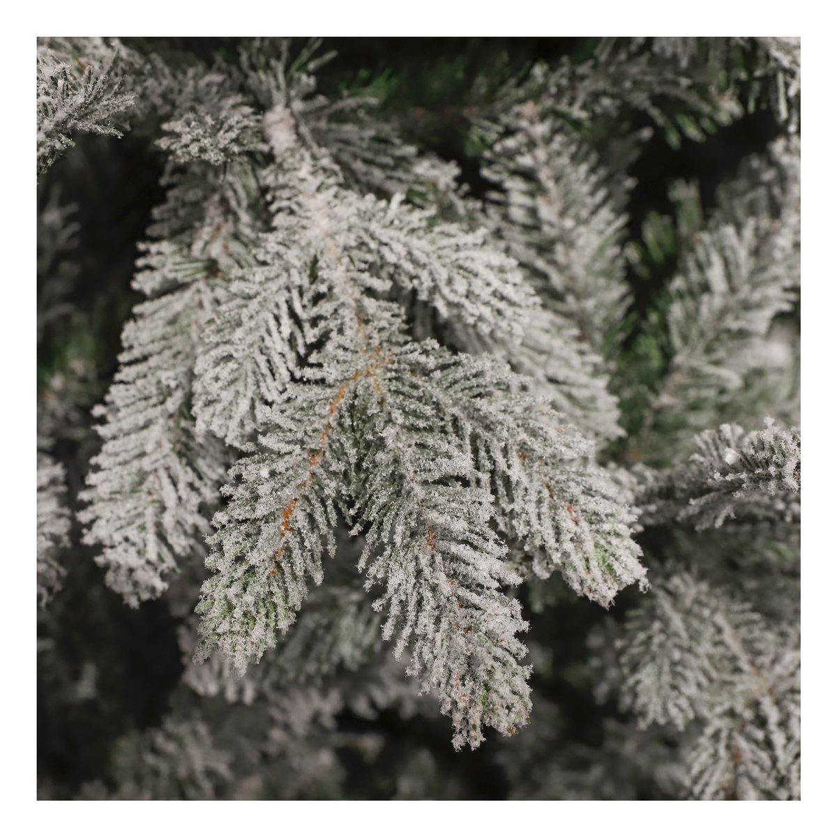 Vancouver Künstlicher Weihnachtsbaum – H215 x Ø145 cm – Frosted Green