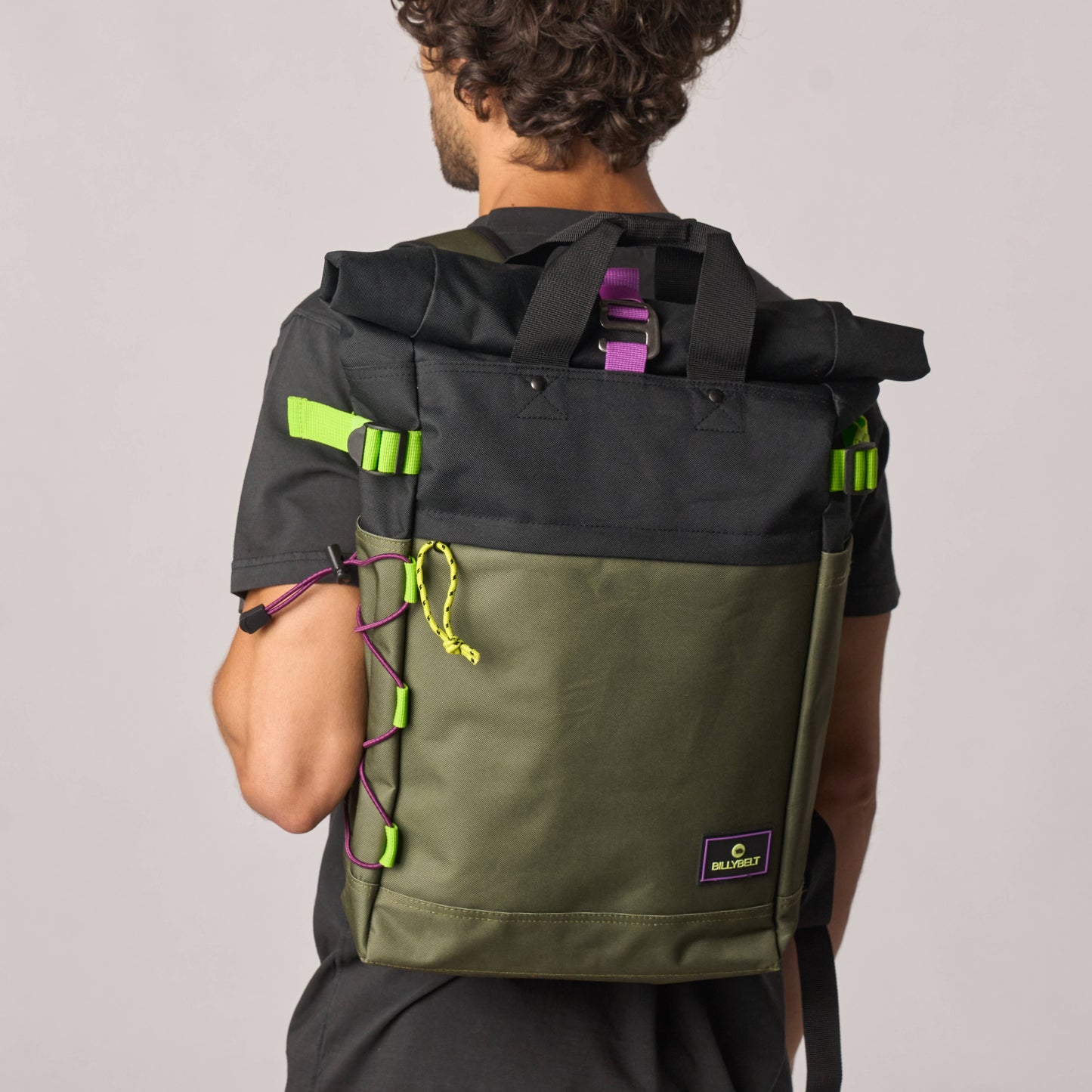 Roll-Top Rucksack aus 100% recyceltem Polyester - Khaki und Schwarz