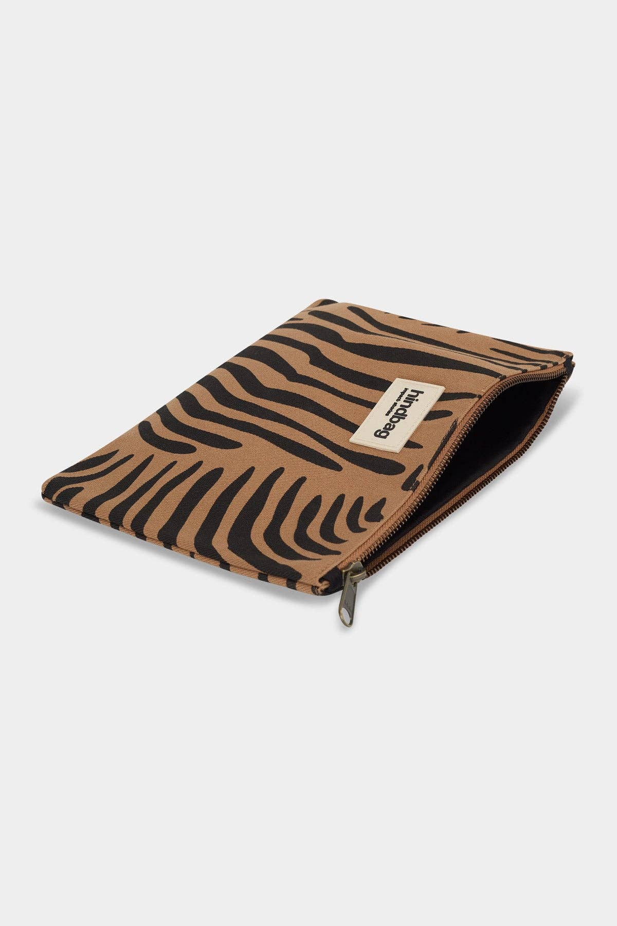 Ema Beutel von Hindbag im Zimt-Zebra-Print – Reißverschlusstäschchen aus GOTS Bio-Baumwolle, handgefertigtes Innenfutter