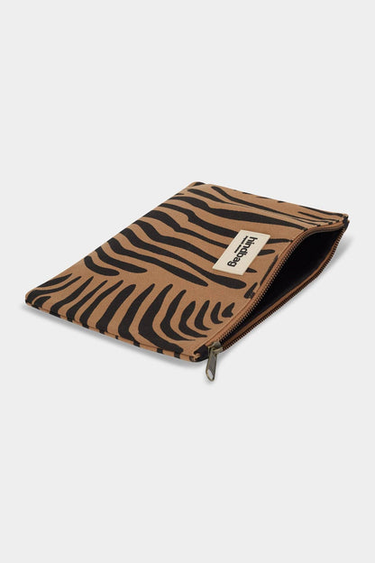 Ema Beutel von Hindbag im Zimt-Zebra-Print – Reißverschlusstäschchen aus GOTS Bio-Baumwolle, handgefertigtes Innenfutter
