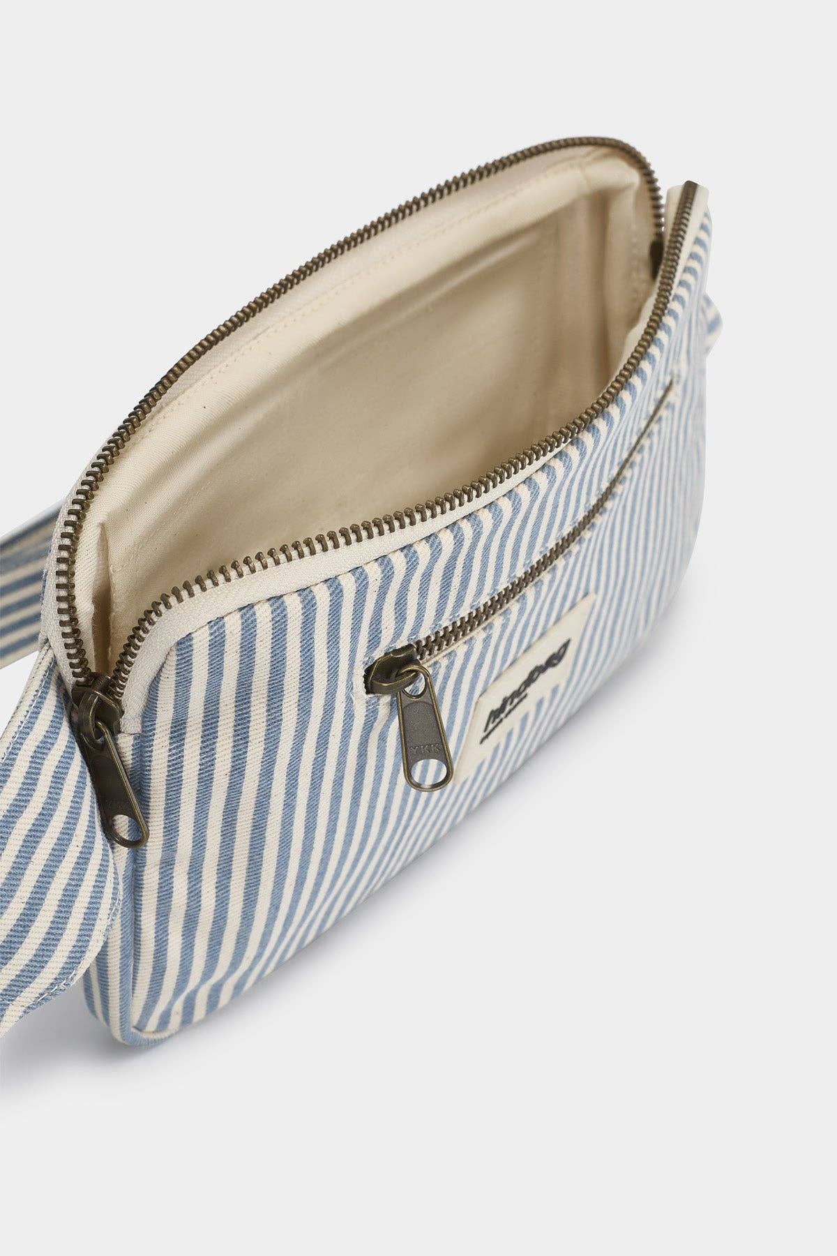 Gürteltasche Harry von Hindbag in blau-grauen Streifen – GOTS Bio-Baumwolle, 2 Reißverschlusstaschen, verstellbarer Gurt 73–115 cm