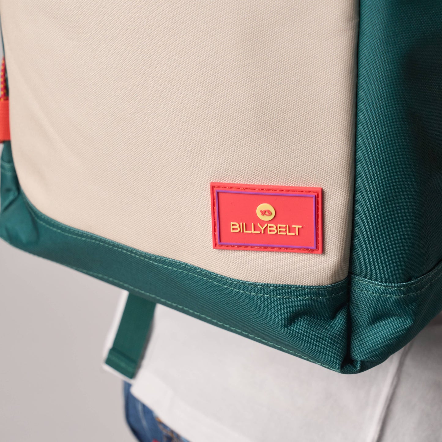 Roll-Top Rucksack aus 100% recyceltem Polyester - Grün und Elfenbein