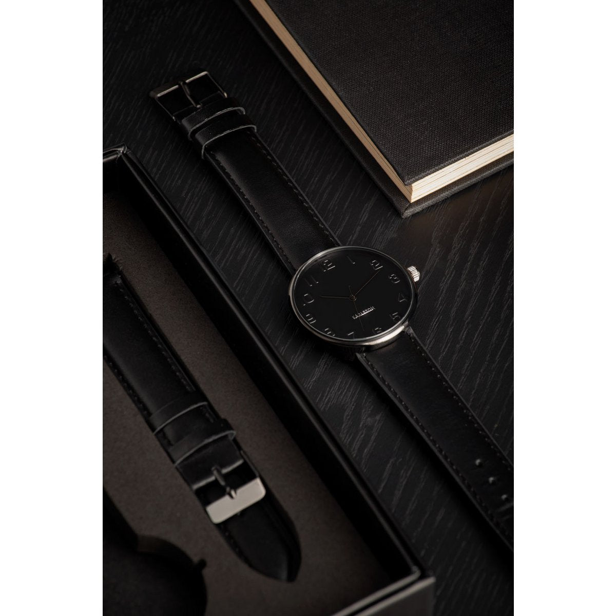 Herrenuhr „Mr. Black Steel“ - passt zu jeder Garderobe! - HOLE-X-WORLD