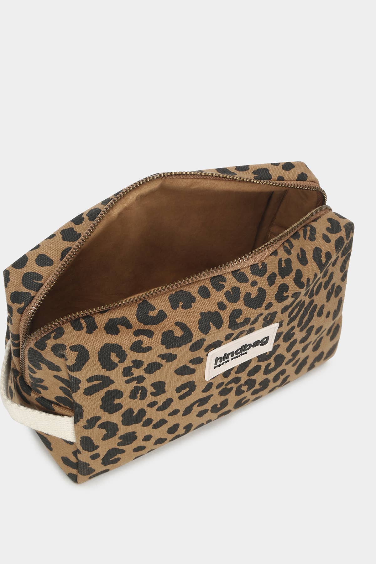 Léon Kulturbeutel von Hindbag im Leoparden-Print Zimt – Wochenendformat 2,8L aus GOTS Bio-Baumwolle, handgefertigtes Innenfutter