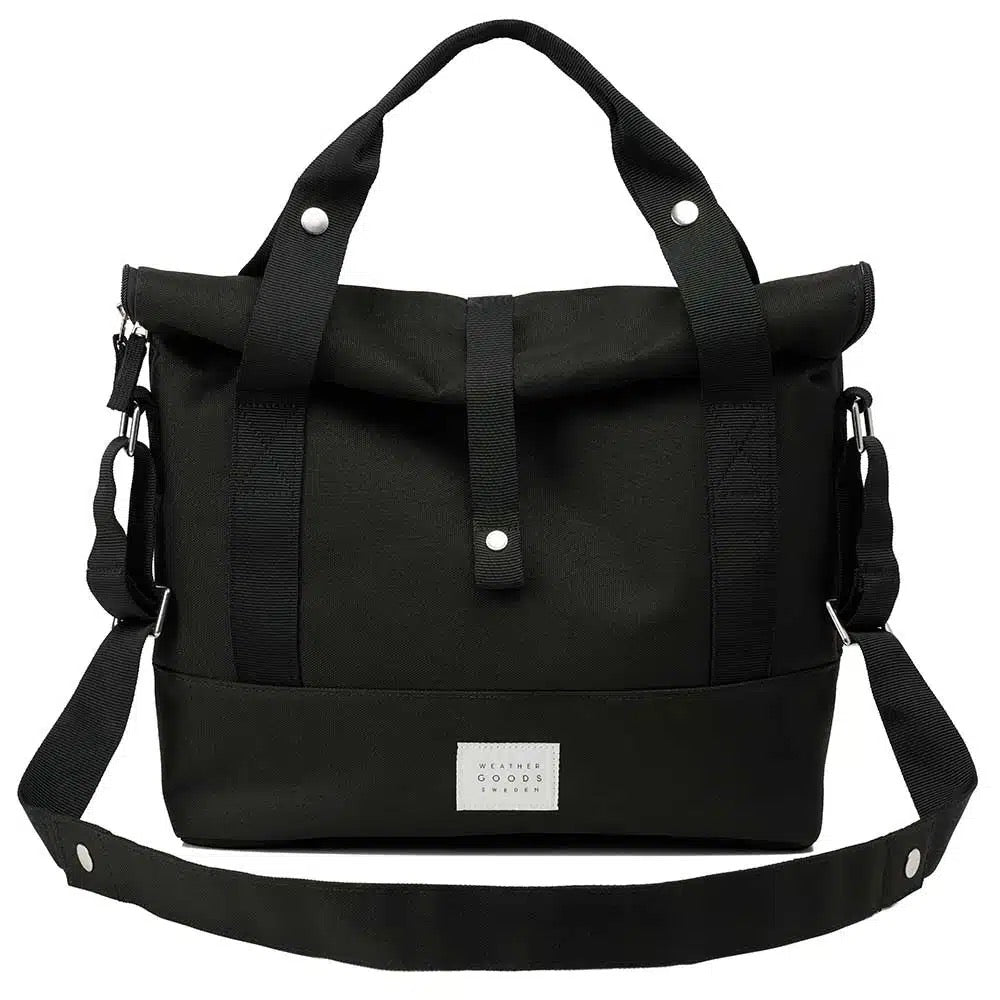 Weathergoods Sweden City Bike Satchel schwarz – Frontansicht mit Rolltop-Verschluss und Schultergurt