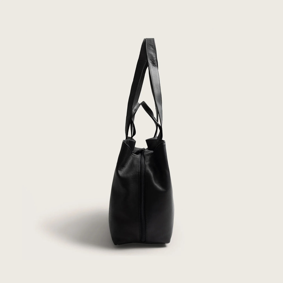 The Chesterfield Brand Gail Ledershopper in Schwarz aus Wax Pull Up Leder