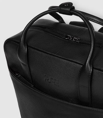 Rucksack VEGA Midnight Black aus feinstem vollnarbigem Nappaleder von PURE Leder-Studio München