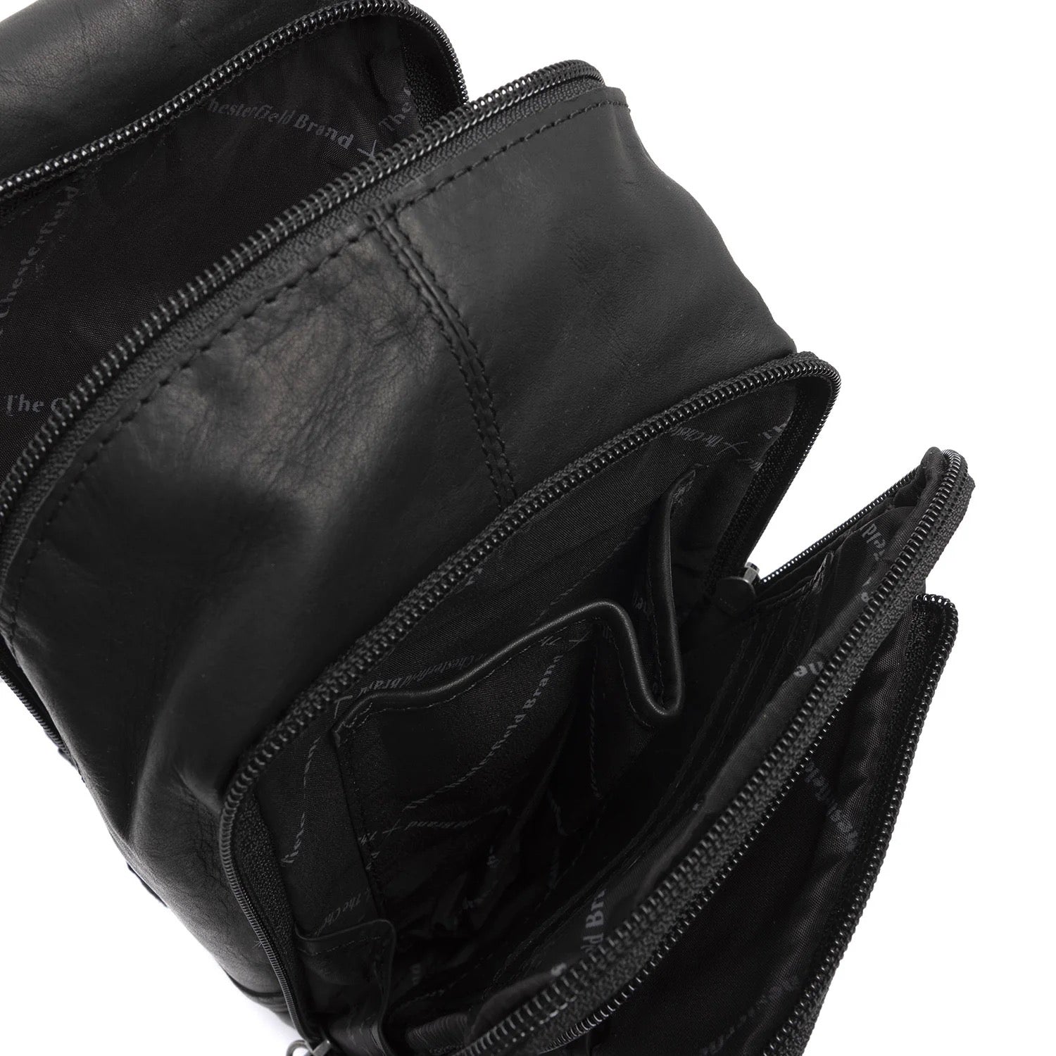 Leder Crossbody Riga Schwarz – Innenansicht Hauptfach & Vorderfach geöffnet