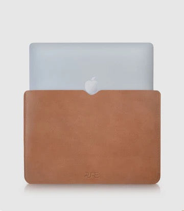 13 Zoll MacBook Hülle AVIOR Tan in elegantem und zeitlosemDesign von PURE Leder-Studio München