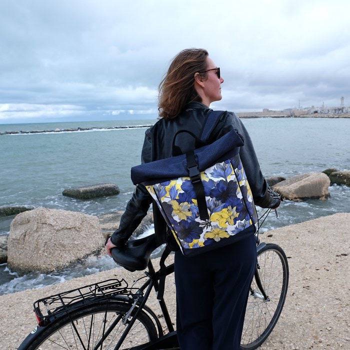 IKURI Fahrradtasche / Rucksack KOMBI aus Wachstuch - Gepäcktasche Wasserdicht Bike Design Azucena - HOLE-X-WORLD