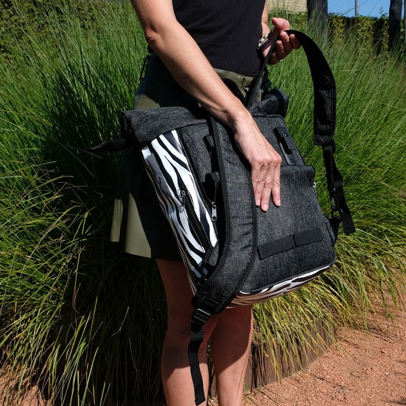 IKURI Kombi Fahrradtasche Rucksack Zebra – wasserdicht, 13–21 l, Klickfix, handgefertigt