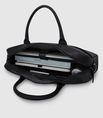 Laptoptasche NAOS Midnight black  aus Leder mit viel Liebe zum Detail von PURE Leder-Studio München