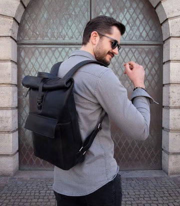 Rucksack POLIS Midnight Black Kurierrucksack Größe individuell verstellbar von PURE Leder-Studio München