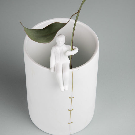 Porzellangeschichten Vase GÄRTNER von Räder aus weißem Porzellan handgemacht