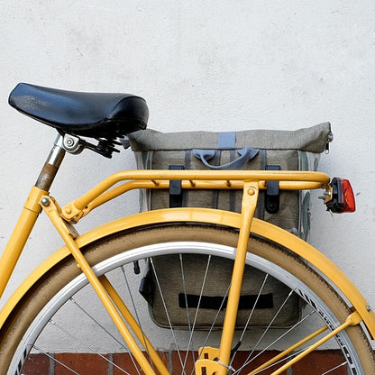 IKURI Kombi Fahrradtasche Rucksack Banana Leafs – wasserdicht, 13–21 l, Klickfix, handgefertigt