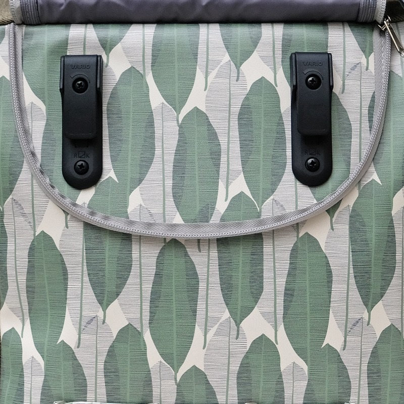 IKURI Fahrradtasche Banana Leafs – einseitig, wasserdicht, 13–21 l, Klickfix, handgefertigt