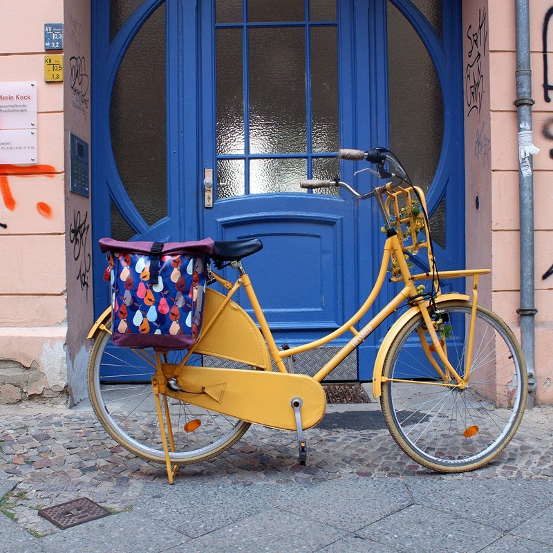 IKURI Fahrradtasche Peras Blau – einseitig, wasserdicht, 13–21 l, Klickfix, handgefertigt