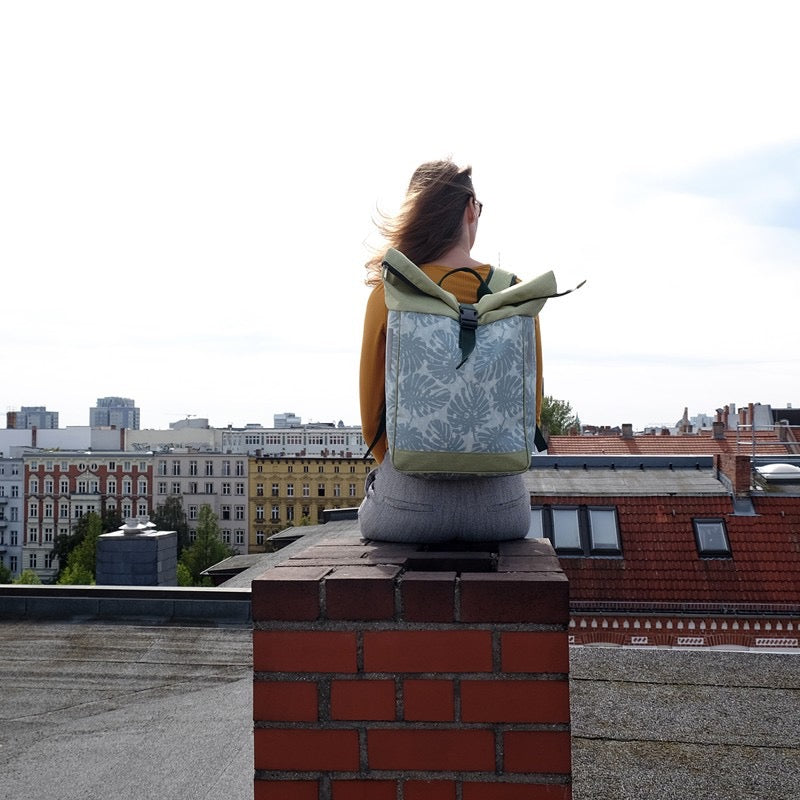 IKURI Kombi Fahrradtasche Rucksack Monstera – wasserdicht, 13–21 l, Klickfix, handgefertigt