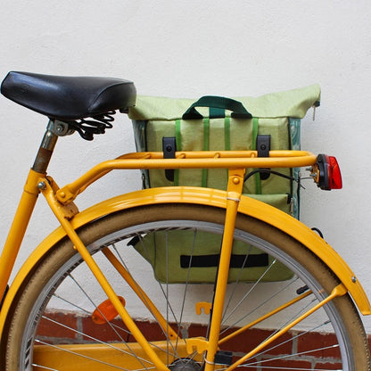 IKURI Kombi Fahrradtasche Rucksack Monstera – wasserdicht, 13–21 l, Klickfix, handgefertigt