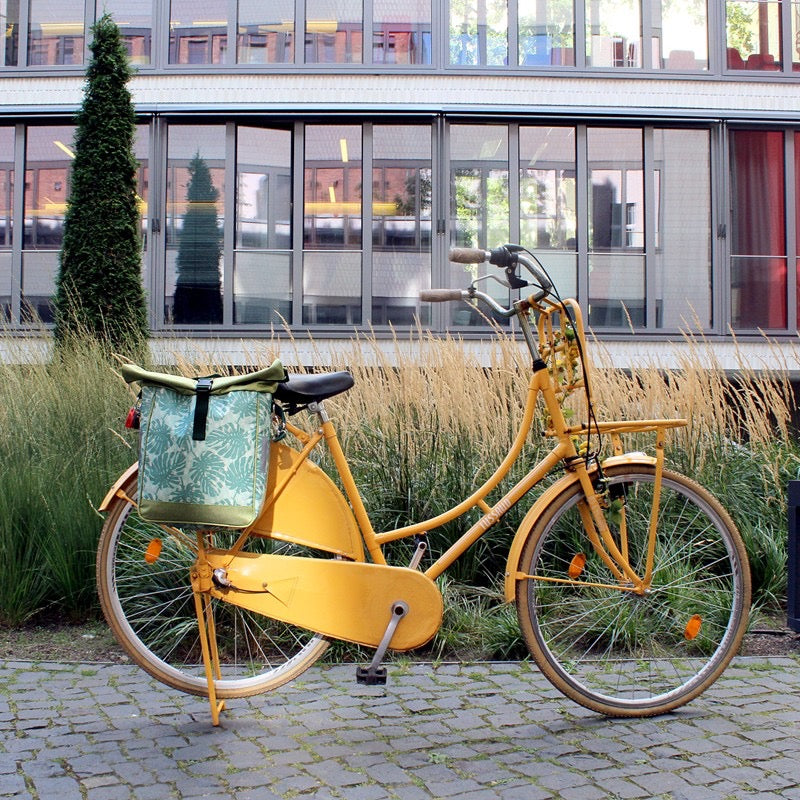 IKURI Fahrradtasche Monstera – einseitig, wasserdicht, 13–21 l, Klickfix, handgefertigt