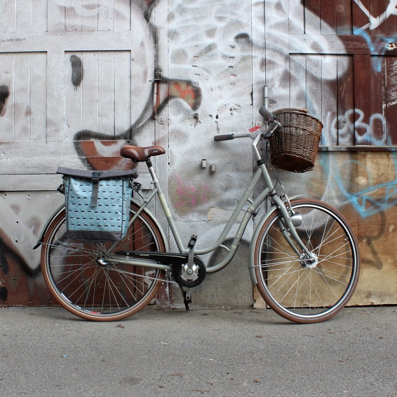 IKURI Fahrradtasche Avestruz – einseitig, wasserdicht, 13–21 l, Klickfix, handgefertigt