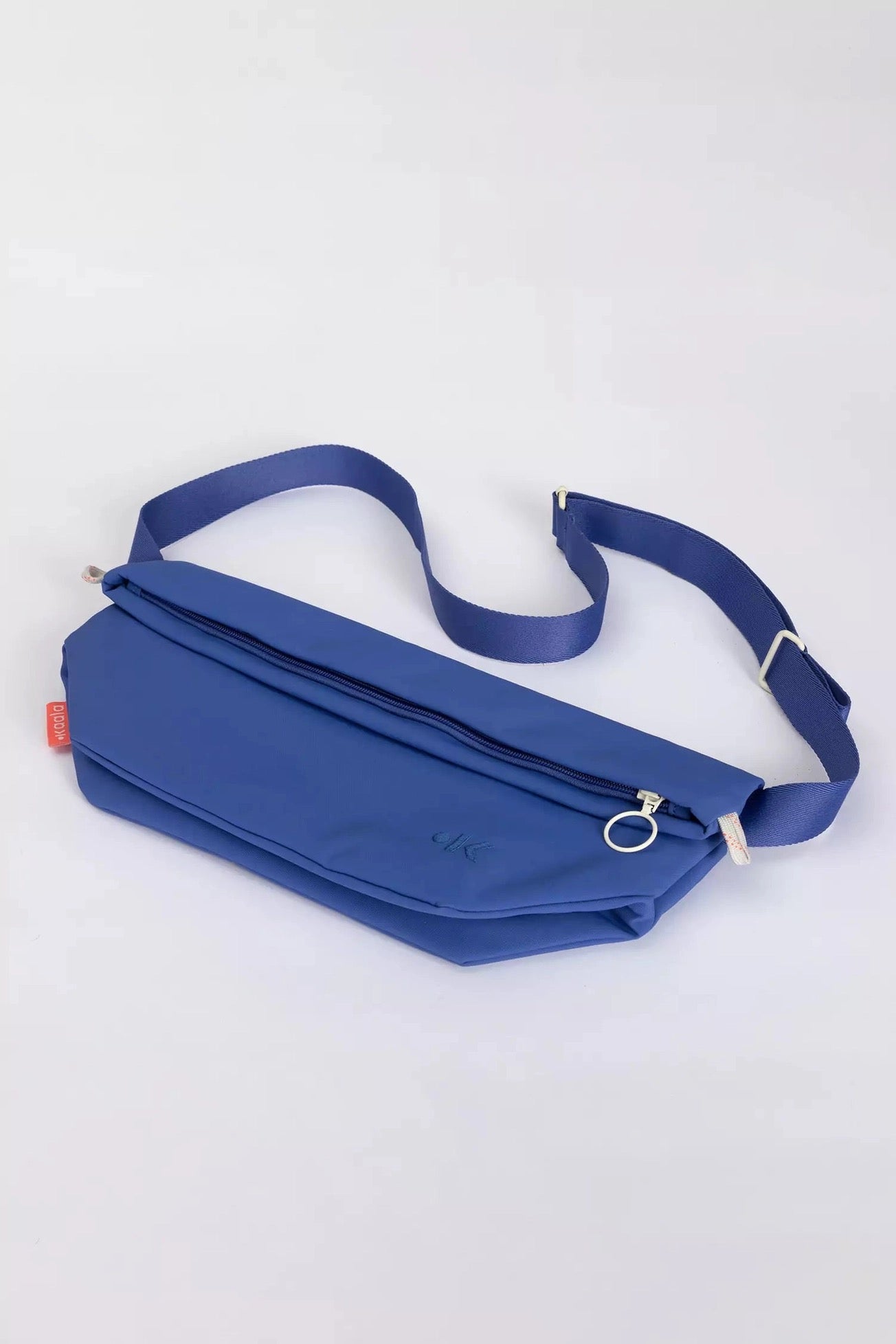 TAAVI - SLING BAG - ULTRAMARINE von kaala