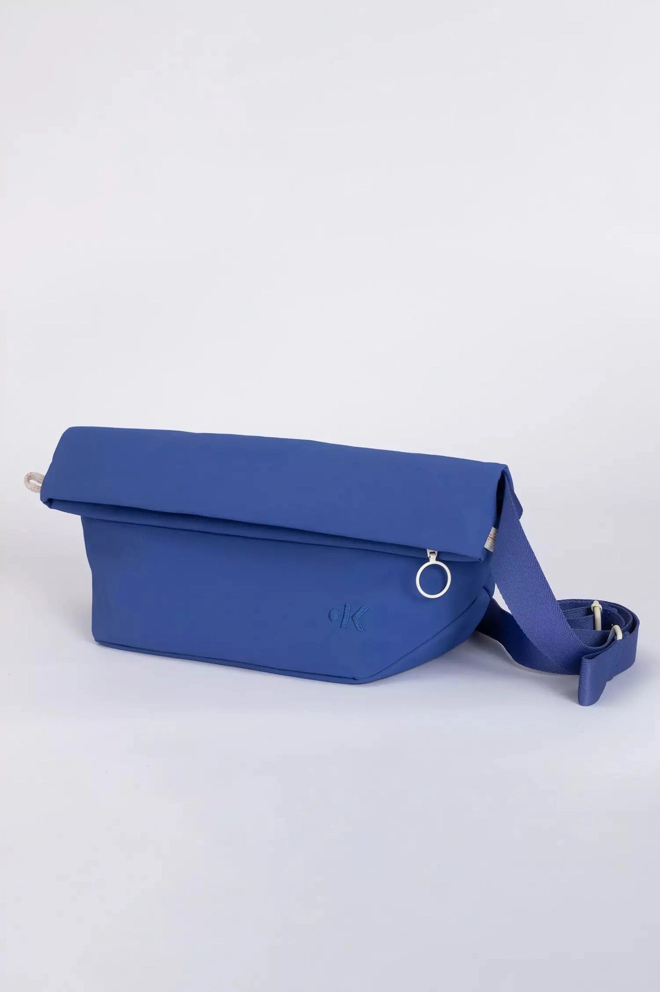 TAAVI - SLING BAG - ULTRAMARINE von kaala