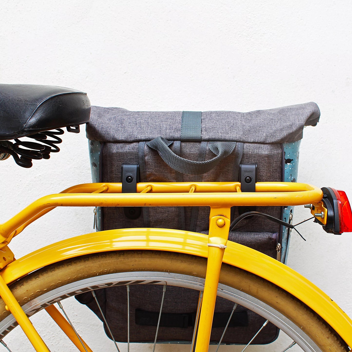 IKURI Fahrradtasche / Rucksack KOMBI aus Wachstuch - Gepäcktasche Wasserdicht Bike Design Avestruz