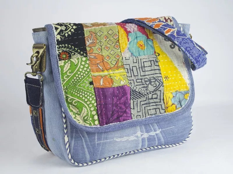 Sunsa Damen Messenger Tasche. Nachhaltige Umhängetasche aus recycelter Sari & Jeans