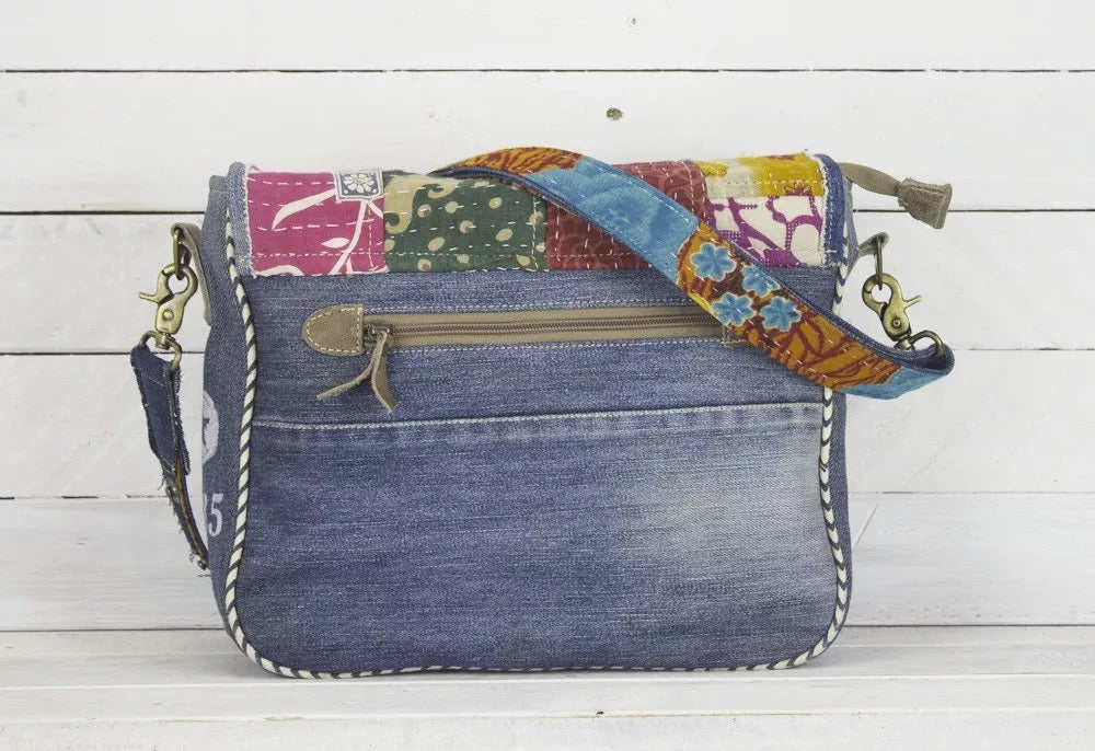 Sunsa Damen Messenger Tasche. Nachhaltige Umhängetasche aus recycelter Sari & Jeans