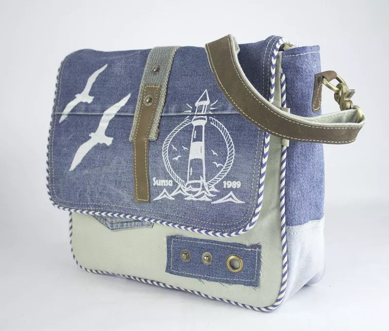 Sunsa Messenger Tasche aus recycelter Jeans & Canvas. Nachhaltige Umhängetasche mit Maritim-Motiv