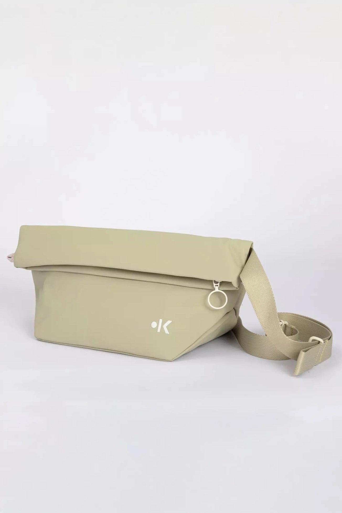 TAAVI - SLING BAG - PALE OLIVE von kaala