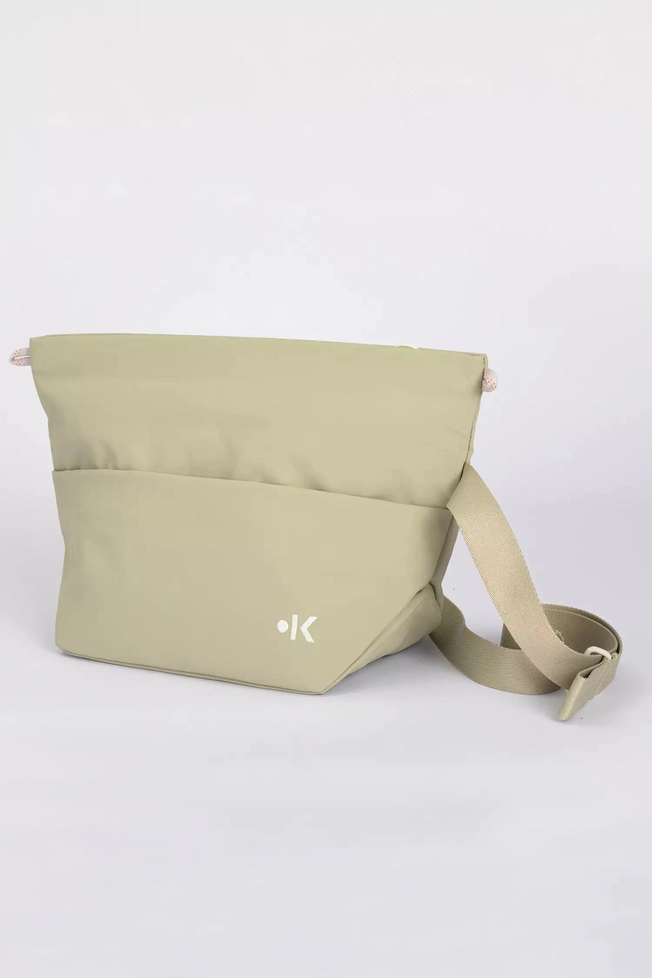 TAAVI - SLING BAG - PALE OLIVE von kaala