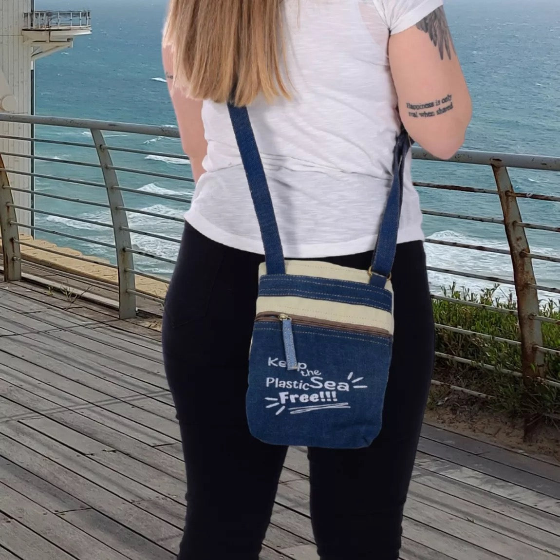 Sunsa Damen Umhängetasche. Nachhaltige Crossover Tasche aus Recycelte Jeans & Baumwolle. Kleine Messenger Bag mit Maritim Motiv Schildkröte - HOLE-X-WORLD