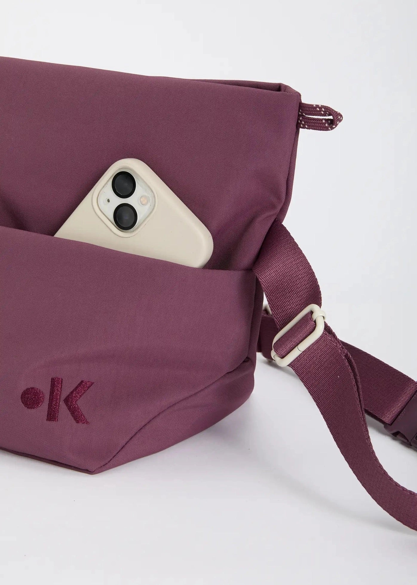 TAAVI - SLING BAG - PLUM von kaala