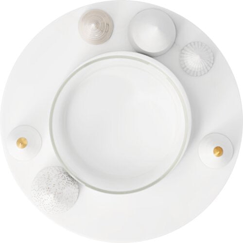 räder Windlicht Winterwald Tannen – Porzellansockel mit Tannen in verschiedenen Reliefs und Goldakzenten, Glaszylinder