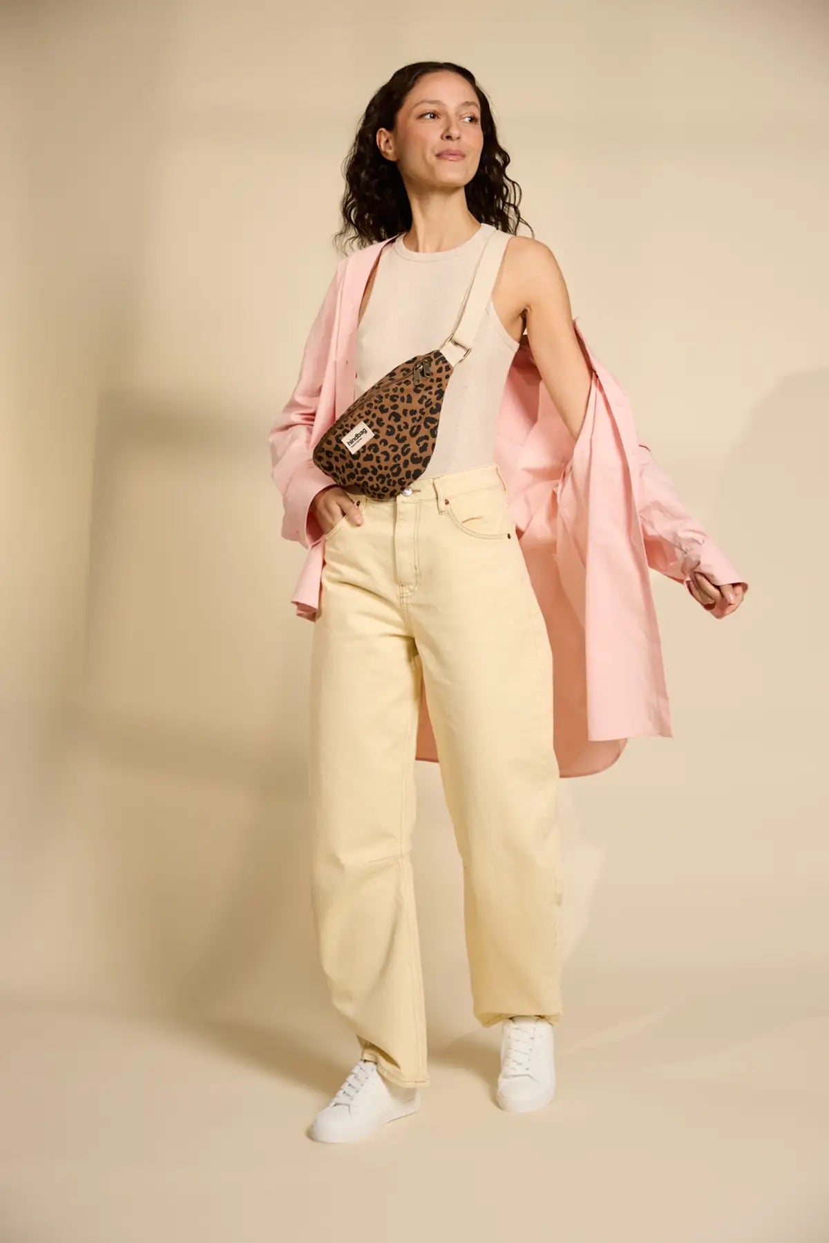 Bauchtasche Olivia von Hindbag im Leoparden-Print Zimt – GOTS Bio-Baumwolle, Doppelreißverschluss, verstellbarer Gurt 56–105 cm