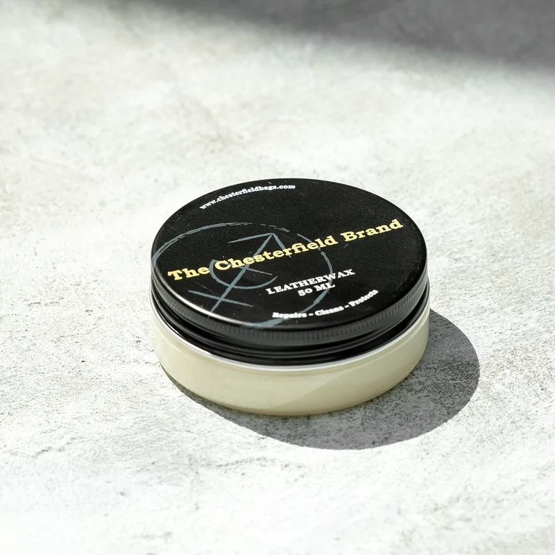 The Chesterfield Brand Leatherwax 50 ml – geschlossene Dose von oben, schwarzes Etikett mit Goldschrift