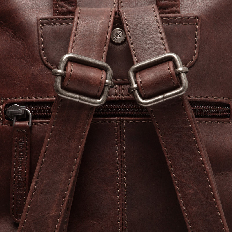 Leder Rucksack Linford Braun – Detailansicht verstellbare Schulterriemen
